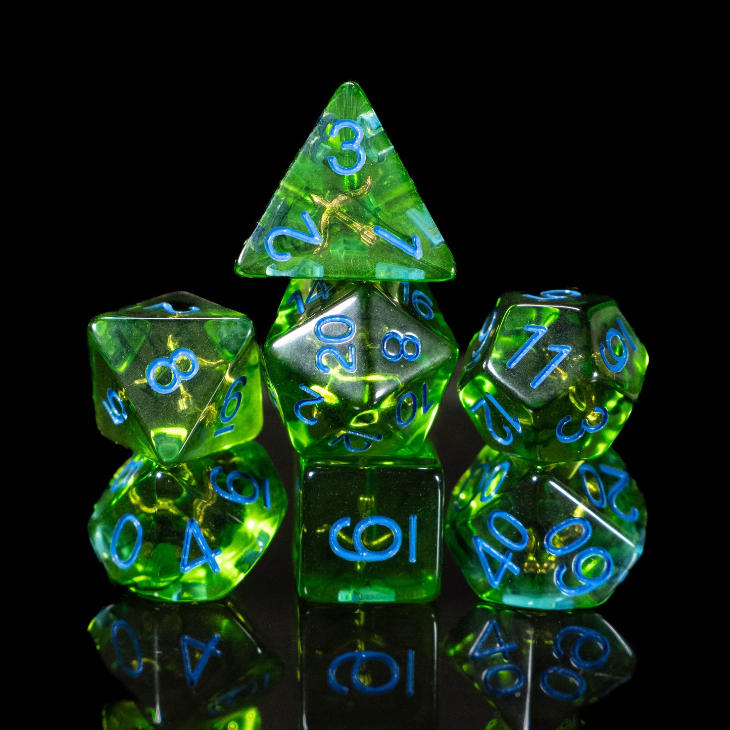 Ranger DND Dice Set – 7 Piece Green Resin Polyhedral RPG Dice with Embedded Bow & Arrow Designs & Ranger Velvet Dice Bag | Fantasy Tabletop Dice for Pathfinder, TTRPG Players, Archers & Nature Characters
