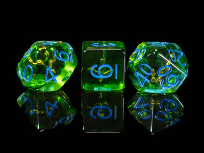 Ranger DND Dice Set – 7 Piece Green Resin Polyhedral RPG Dice with Embedded Bow & Arrow Designs & Ranger Velvet Dice Bag | Fantasy Tabletop Dice for Pathfinder, TTRPG Players, Archers & Nature Characters