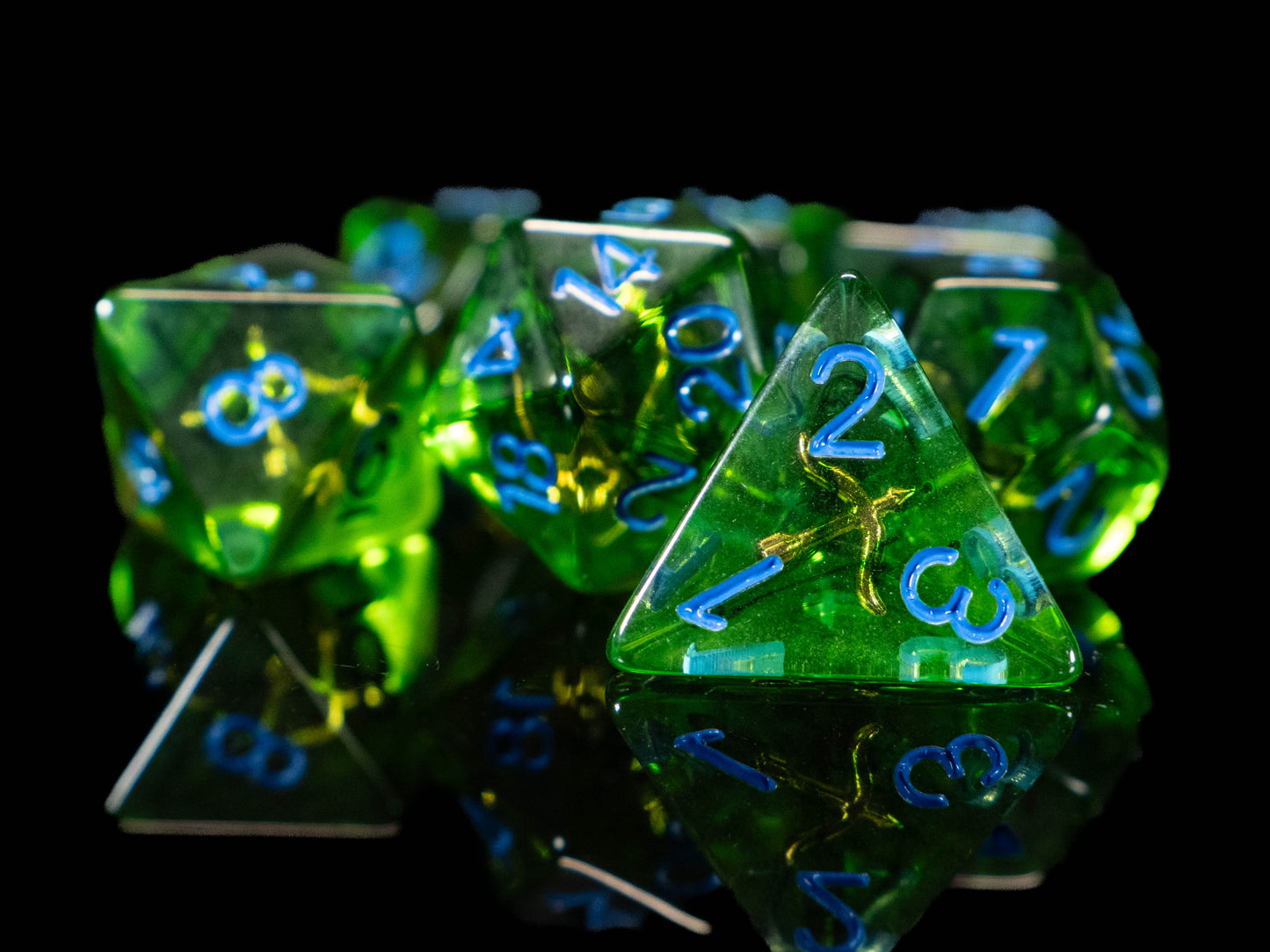 Ranger DND Dice Set – 7 Piece Green Resin Polyhedral RPG Dice with Embedded Bow & Arrow Designs & Ranger Velvet Dice Bag | Fantasy Tabletop Dice for Pathfinder, TTRPG Players, Archers & Nature Characters