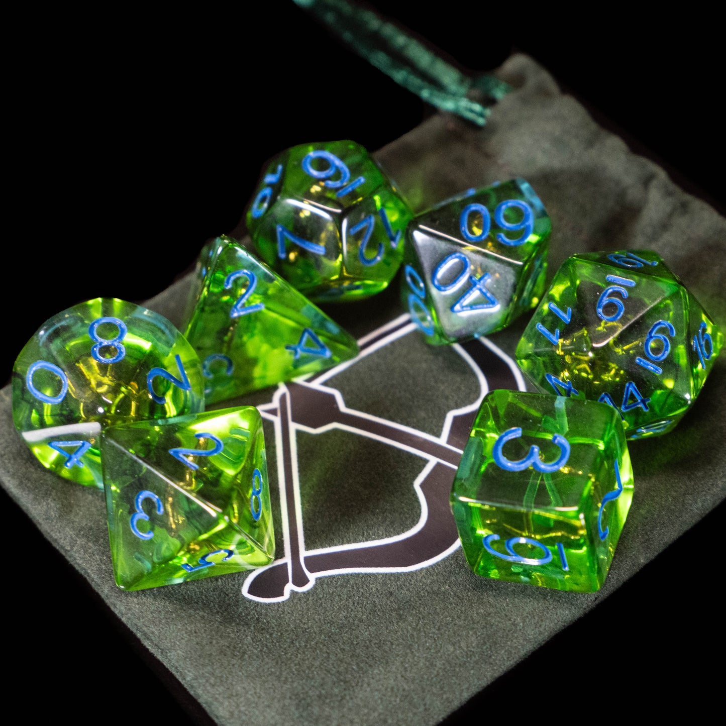 Ranger DND Dice Set – 7 Piece Green Resin Polyhedral RPG Dice with Embedded Bow & Arrow Designs & Ranger Velvet Dice Bag | Fantasy Tabletop Dice for Pathfinder, TTRPG Players, Archers & Nature Characters